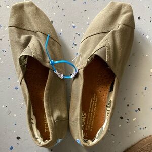 Toms men’s size 8 in unisex style